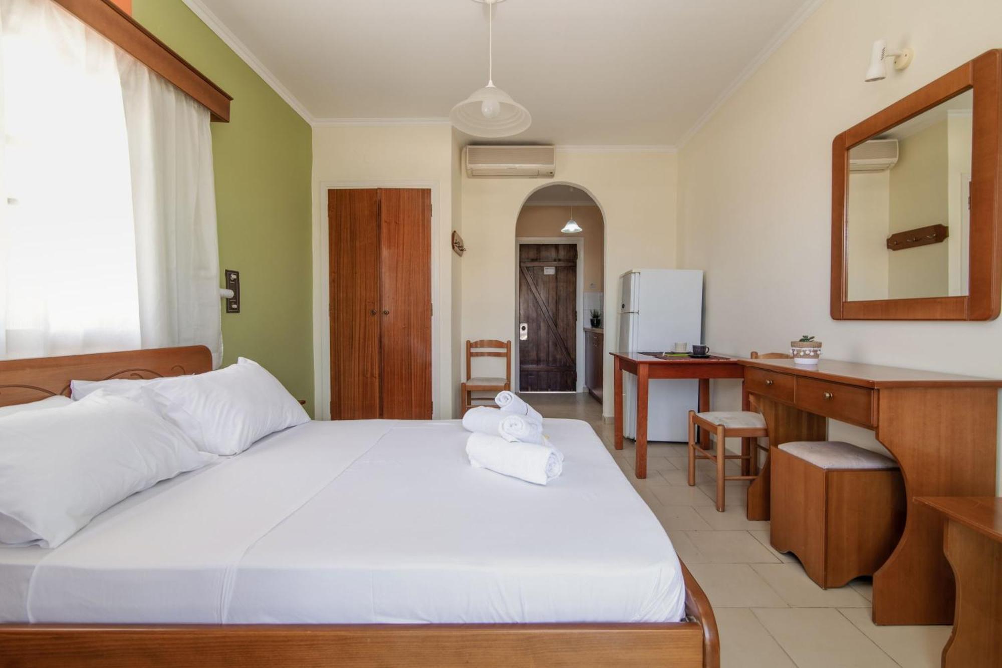 Sunbliss Studios & Apartments Alykes  Chambre photo